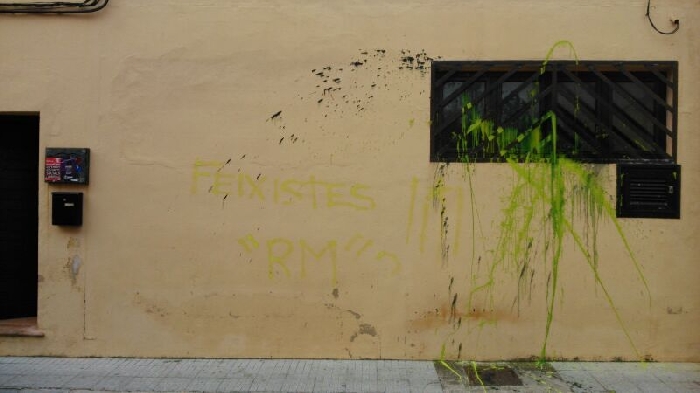 Pintadas en la fachada de sede del PP de Binissalem